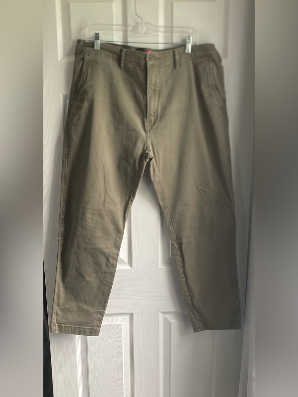 Levi's Men's Olive Green Taper-Leg Chinos